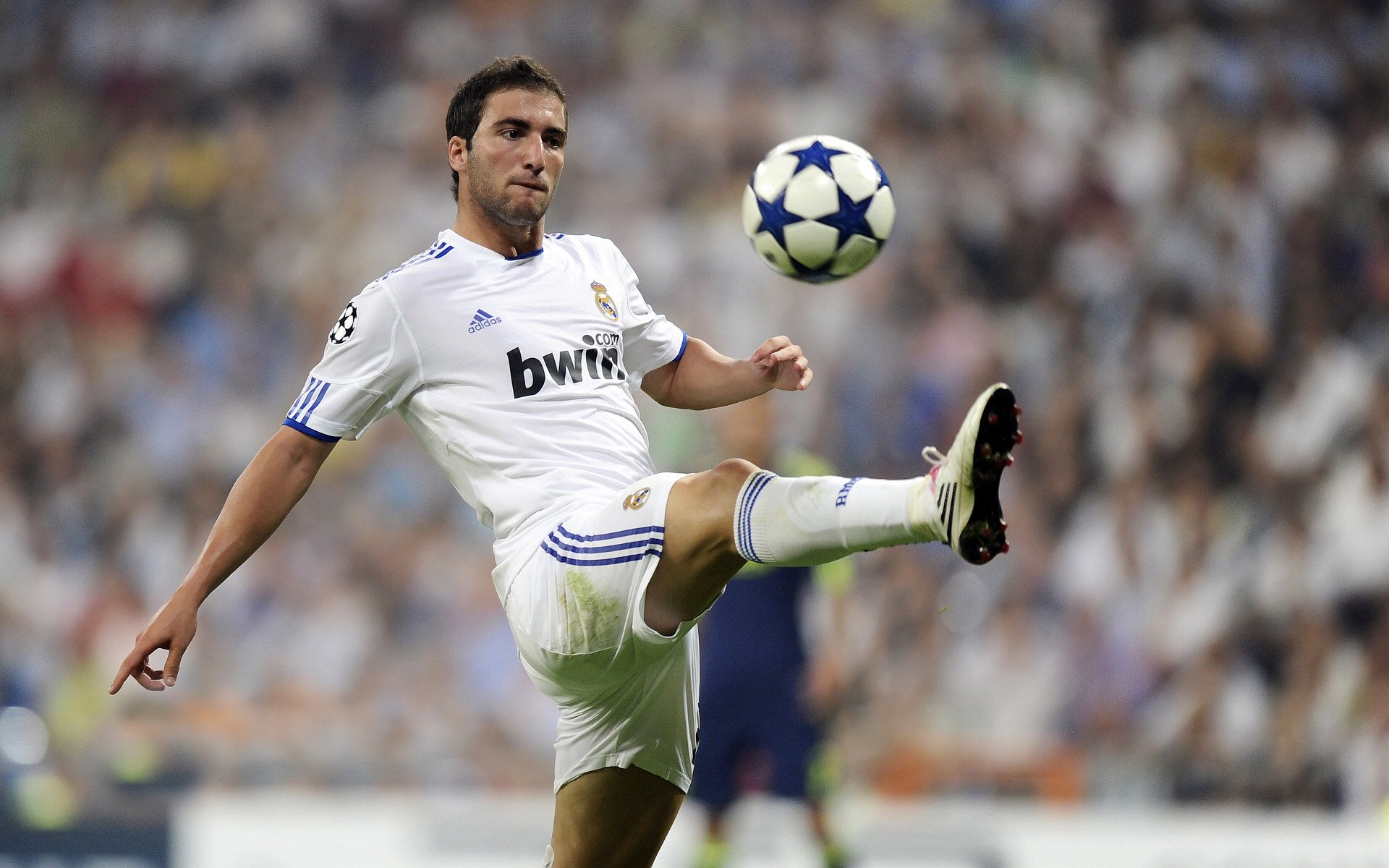 篮网击溃猛龙，戈贝尔连续得分拉开差距，防守基石变身进攻奇兵